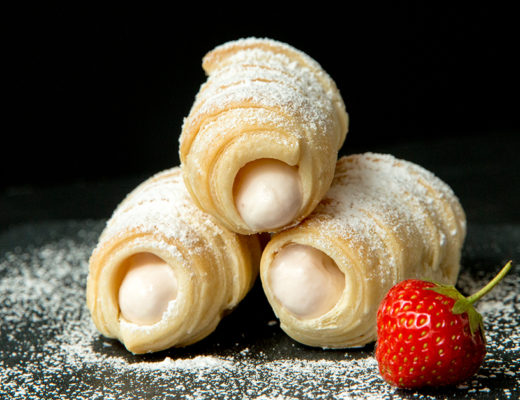 Schaumrolle mit Erdbeercreme