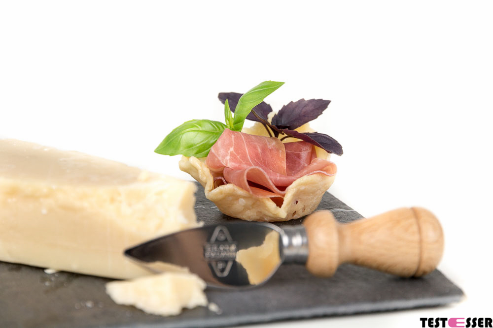 Grana Padano Körbchen mit Prosciutto - Testesser